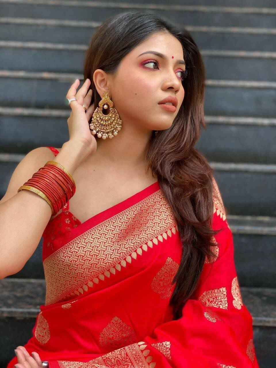 DEIANA'S Beautiful Designer Golden zari Soft Lichi Silk Saree - Red | Grocsy
