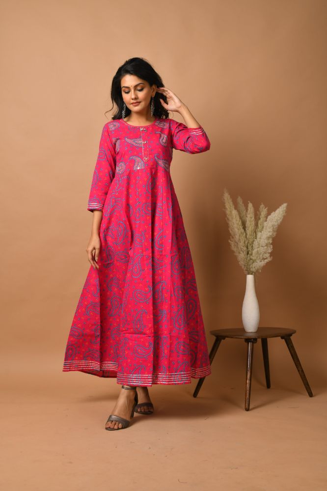 Kaajh Women's Pink Paisley Print kurta | Grocsy