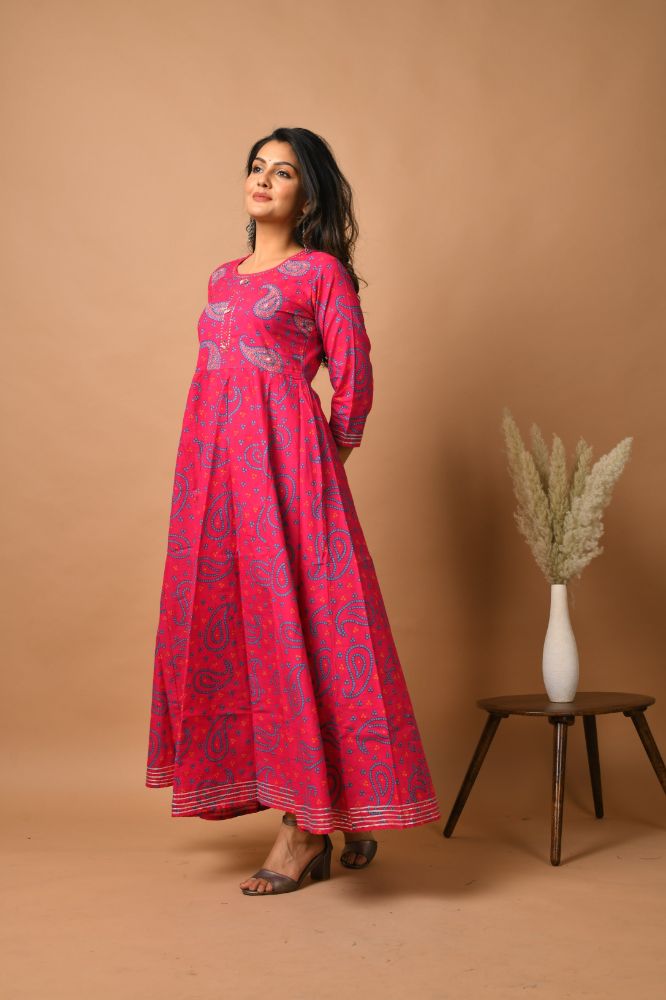 Kaajh Women's Pink Paisley Print kurta | Grocsy