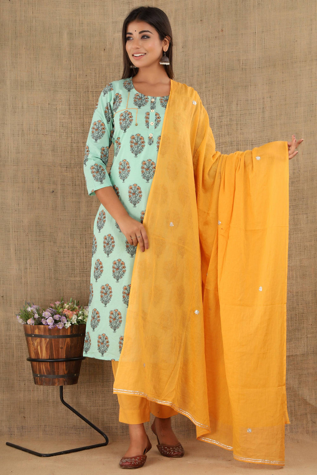Kaajh Women's Green Booti Print Suit Set | Grocsy