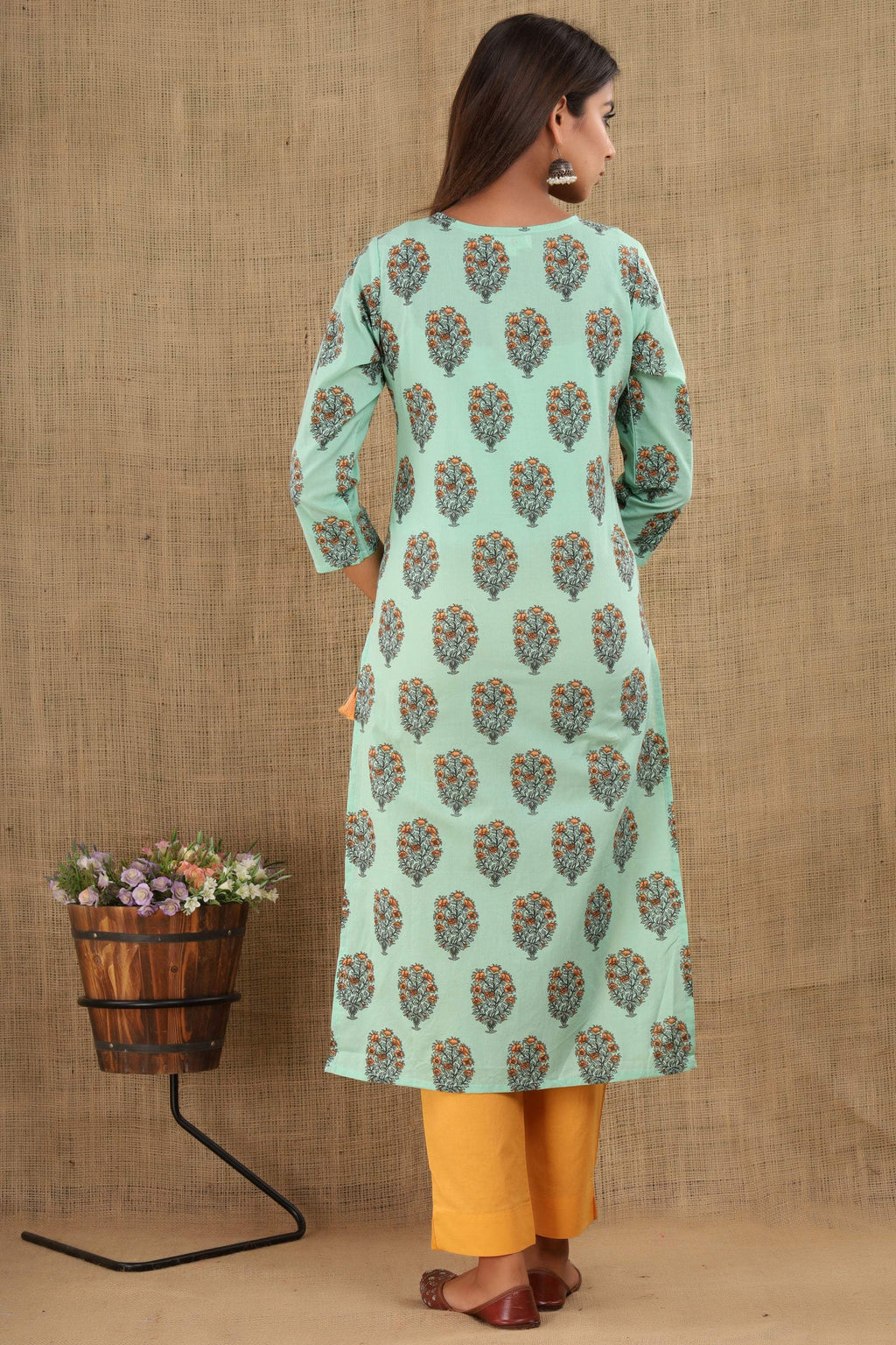 Kaajh Women's Green Booti Print Suit Set | Grocsy