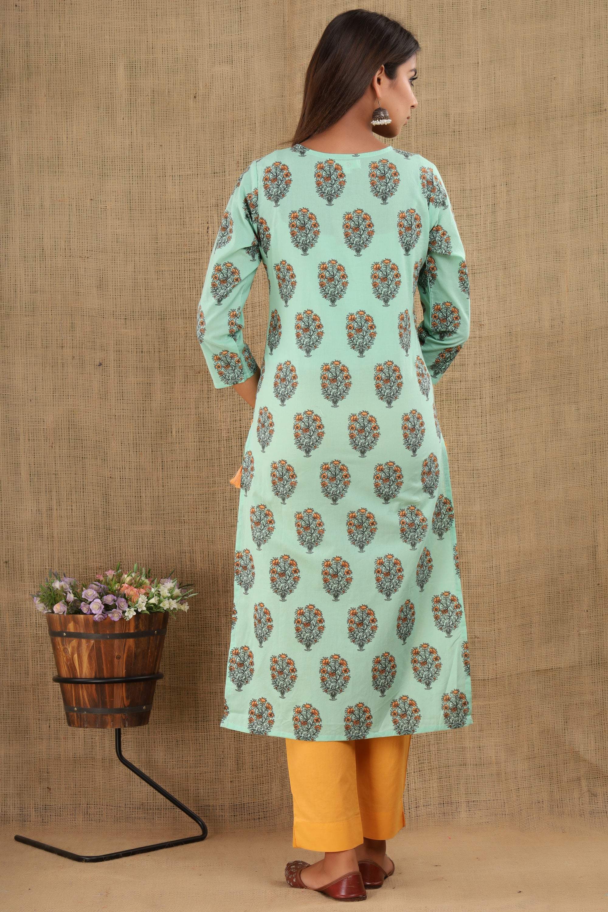 Kaajh Women's Green Booti Print Suit Set | Grocsy