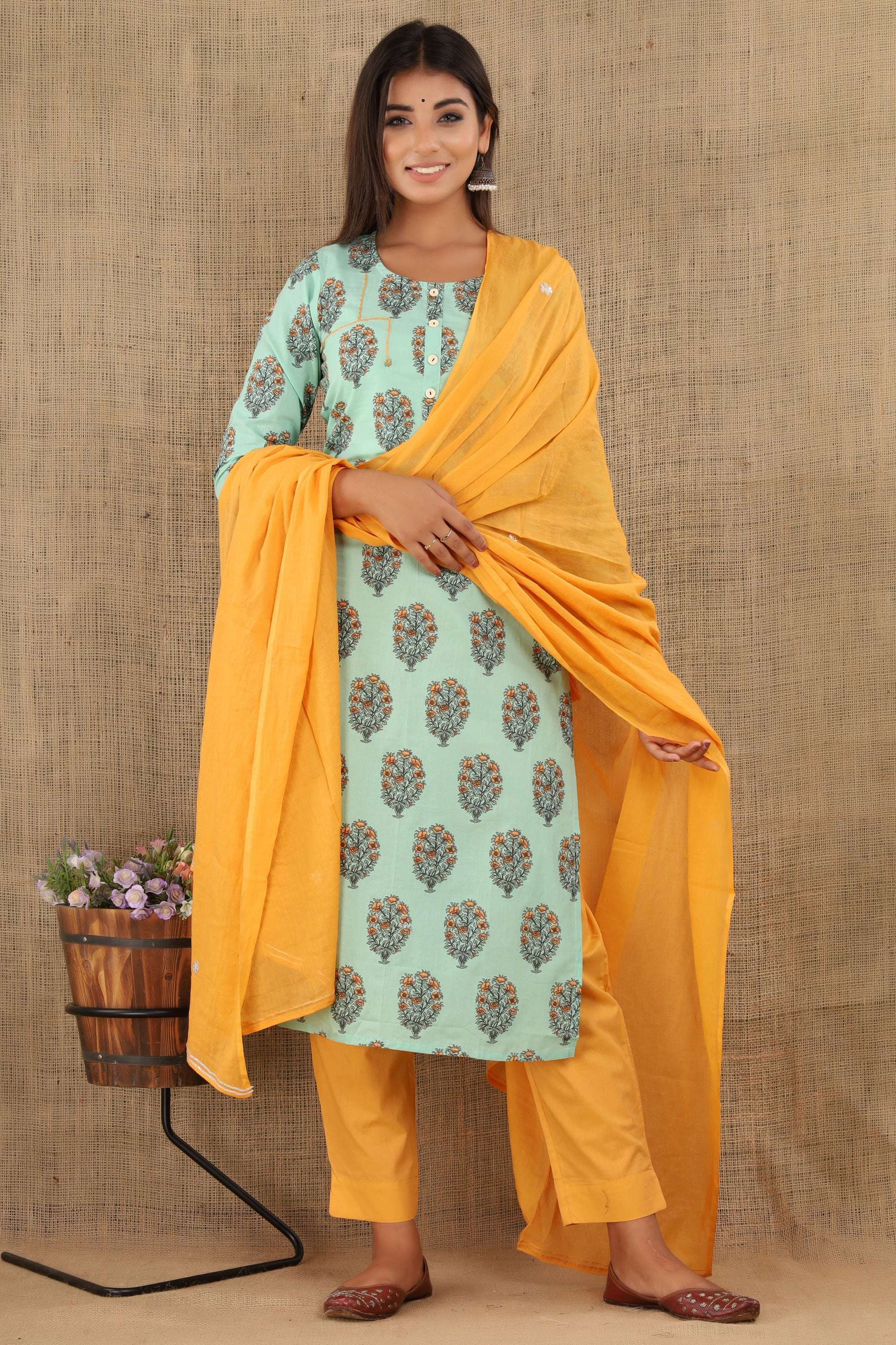 Kaajh Women's Green Booti Print Suit Set | Grocsy
