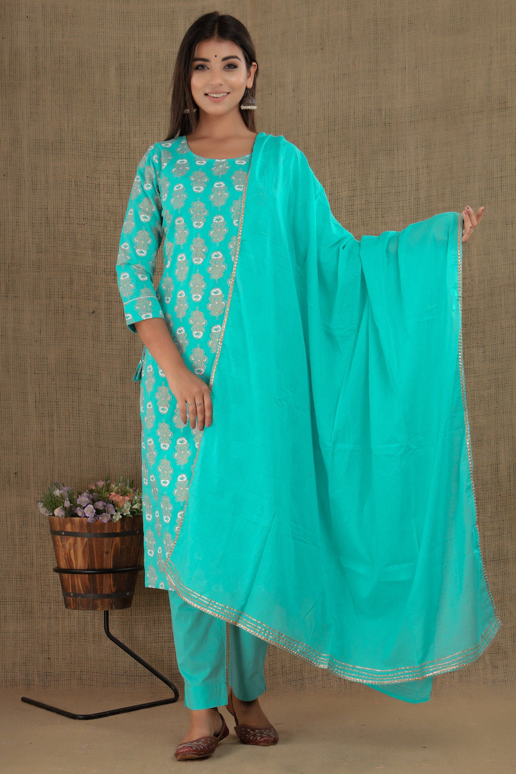 Kaajh Women's Green Floral Printed Suit Set | Grocsy