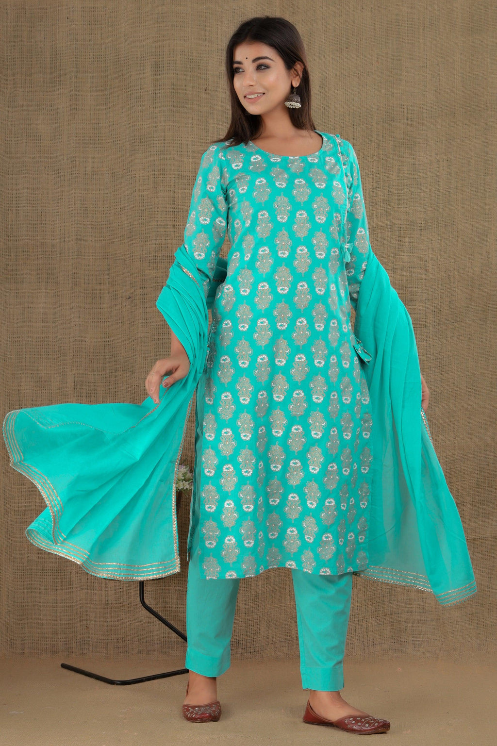 Kaajh Women's Green Floral Printed Suit Set | Grocsy
