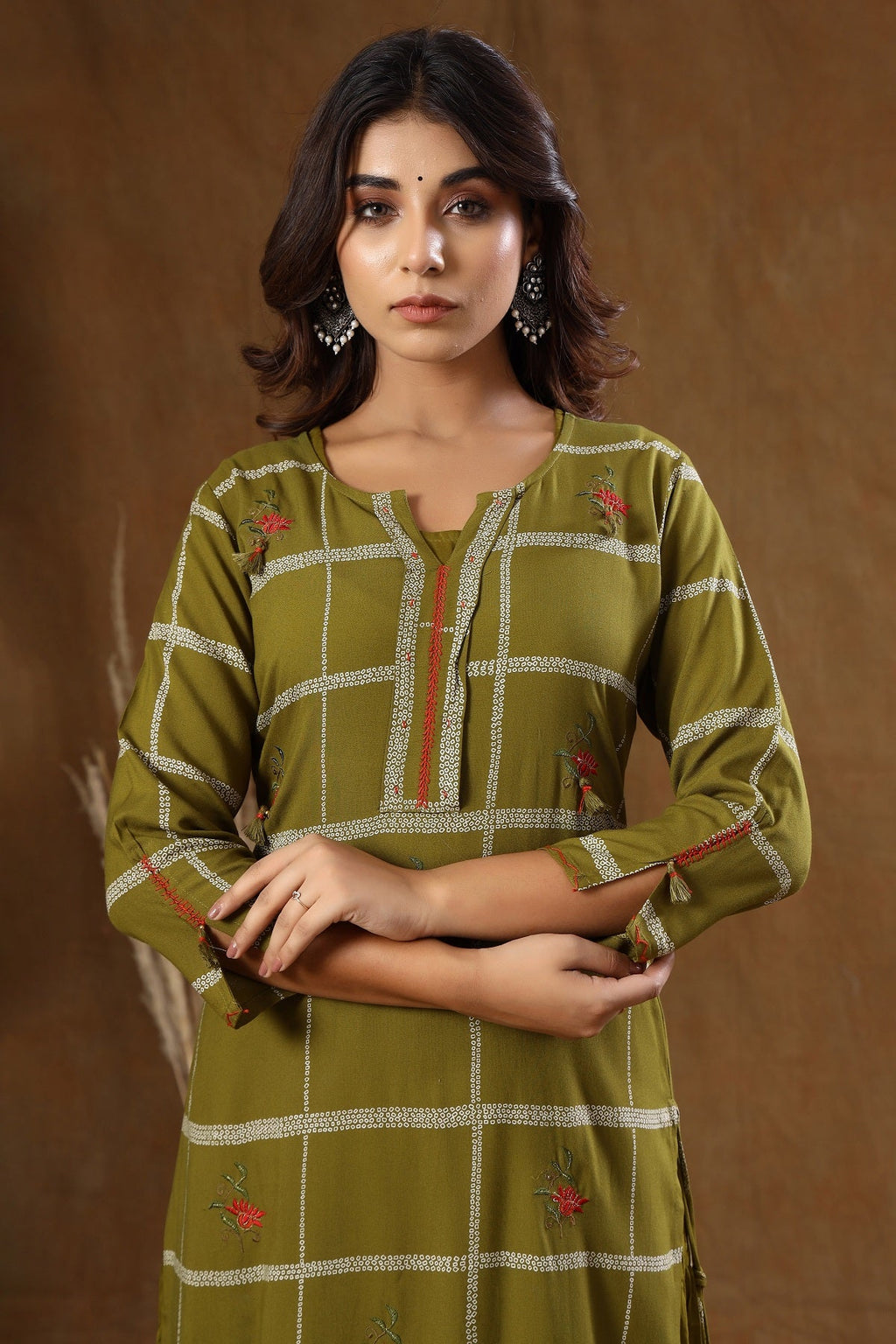 Kaajh Women's Green Embroidery Inner kurta | Grocsy