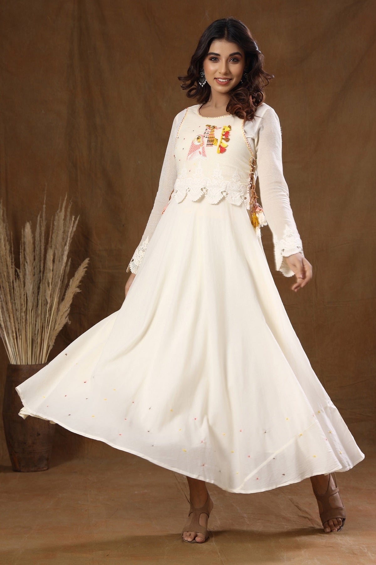 Kaajh Off White Thread Embroidery Kurta For Women | Grocsy