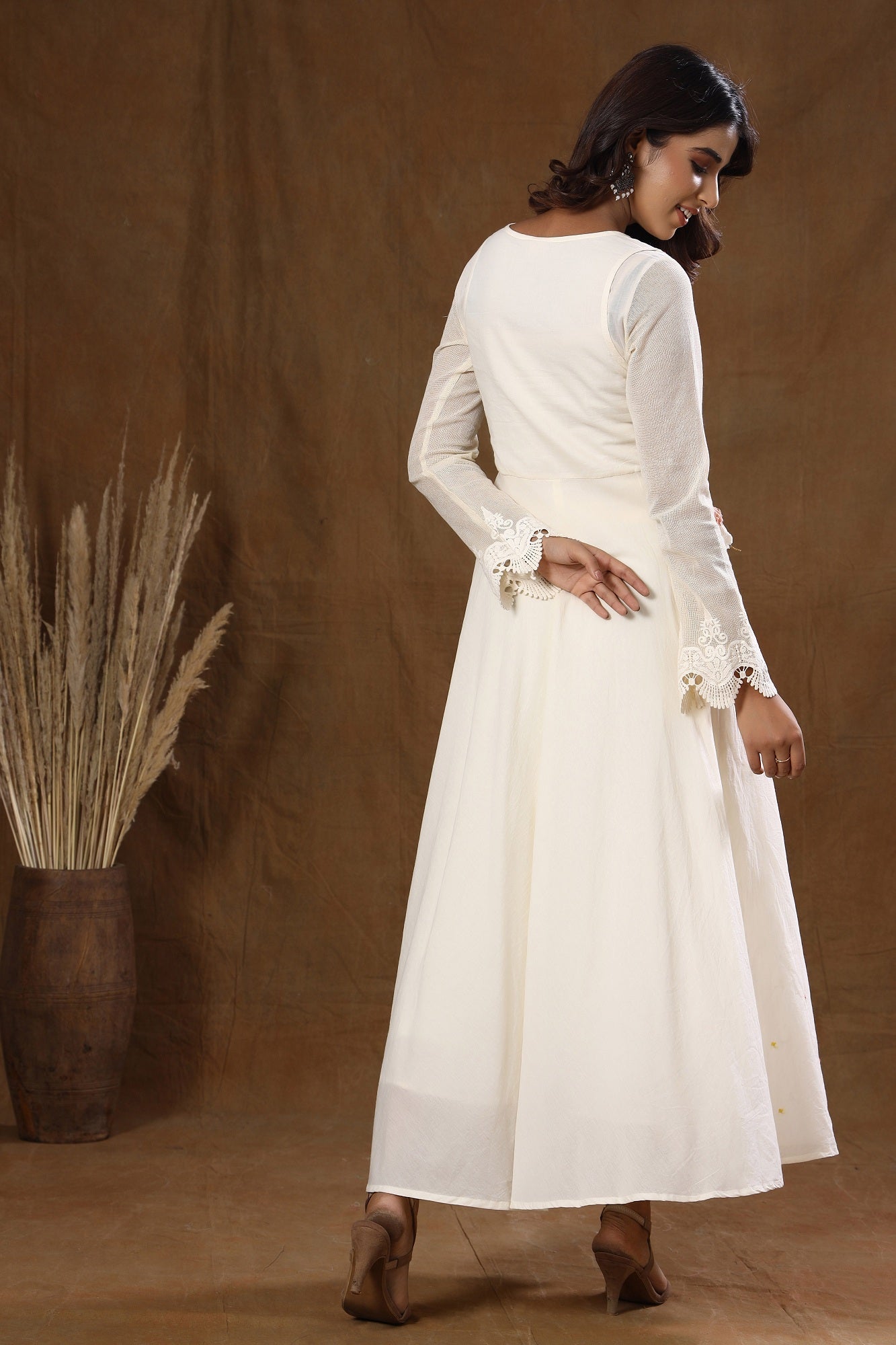 Kaajh Off White Thread Embroidery Kurta For Women | Grocsy