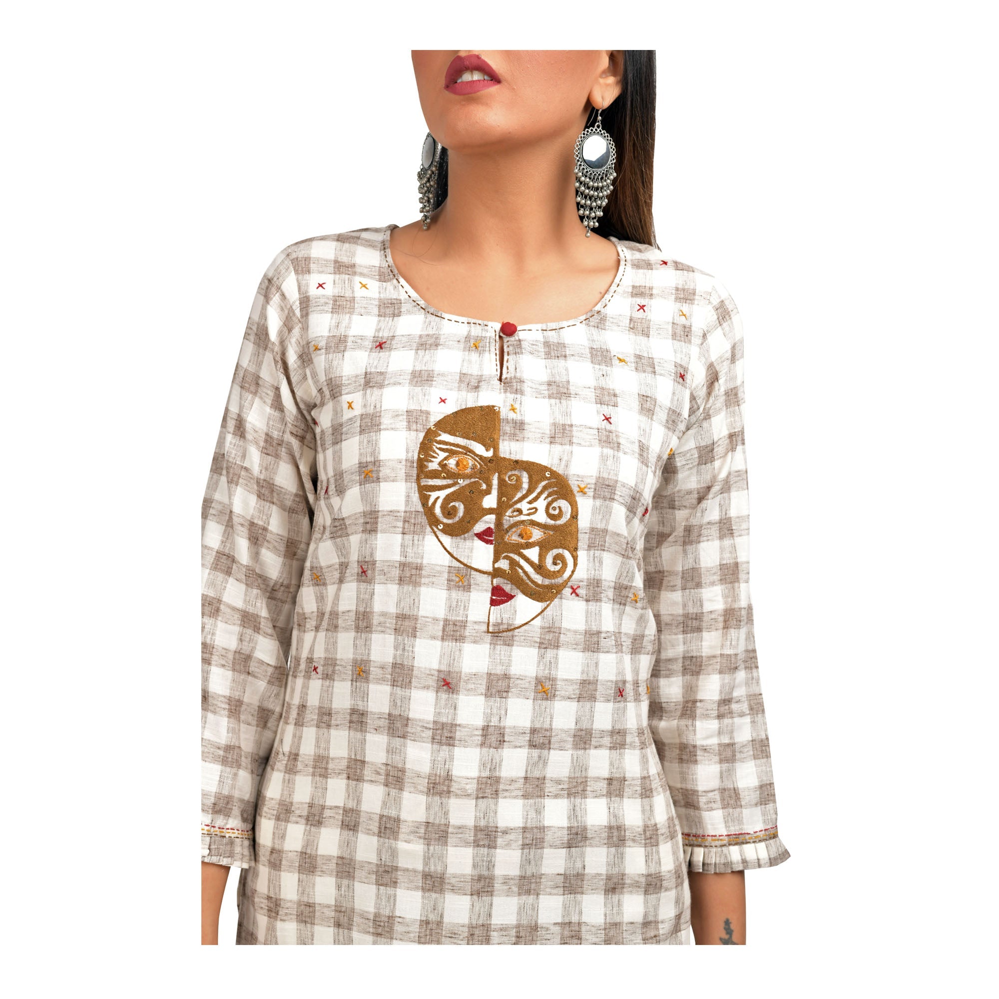Kaajh Women's Off White Thread Embroidery Kurta | Grocsy