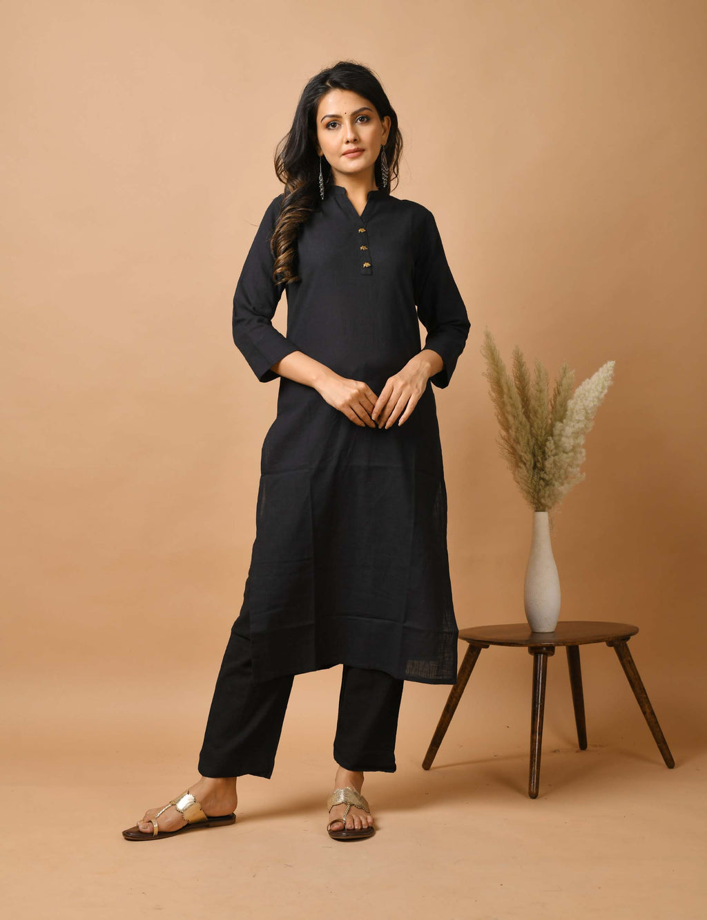 Kaajh Women's Black Solid Metal Embellishment Kurta | Grocsy