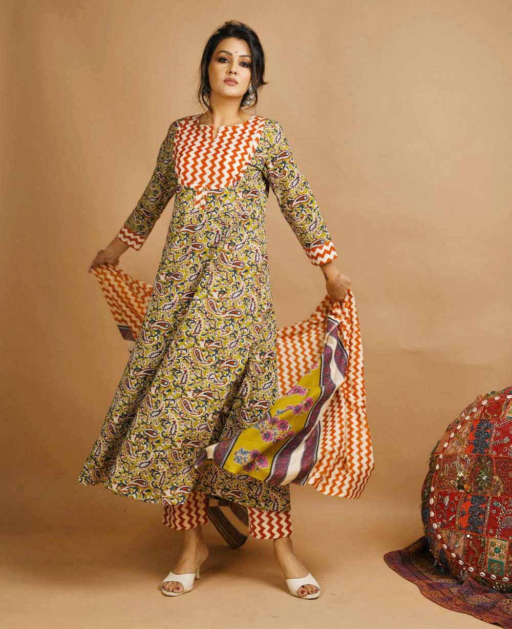 Kaajh Women's Green Kalamkari Floral Print Suit Set | Grocsy