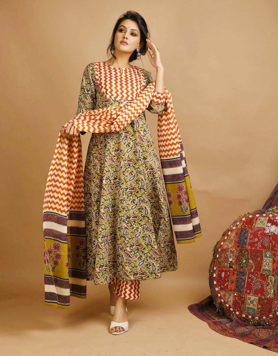 Kaajh Women's Green Kalamkari Floral Print Suit Set | Grocsy