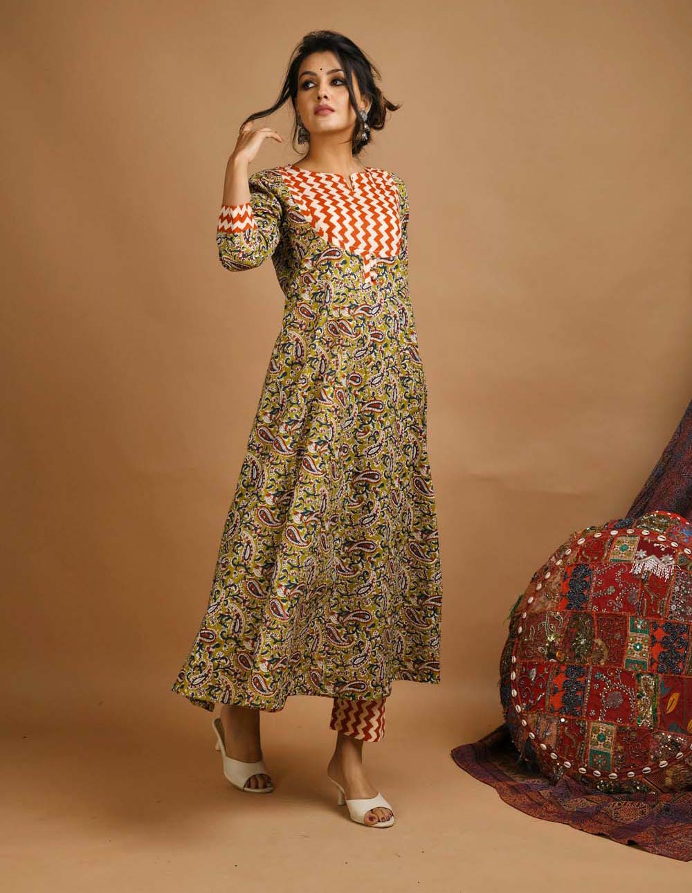 Kaajh Women's Green Kalamkari Floral Print Suit Set | Grocsy
