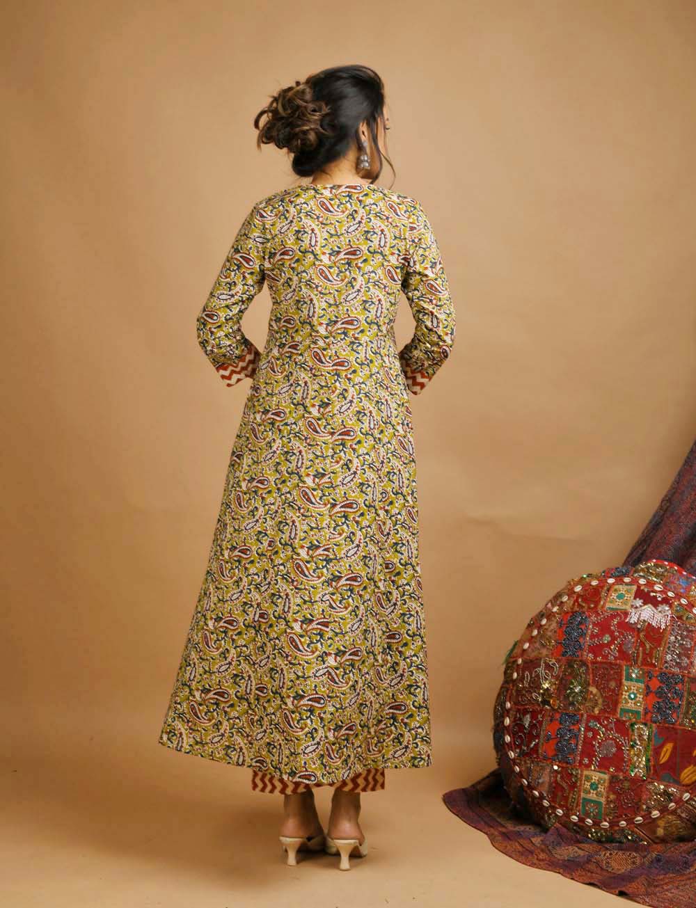Kaajh Women's Green Kalamkari Floral Print Suit Set | Grocsy