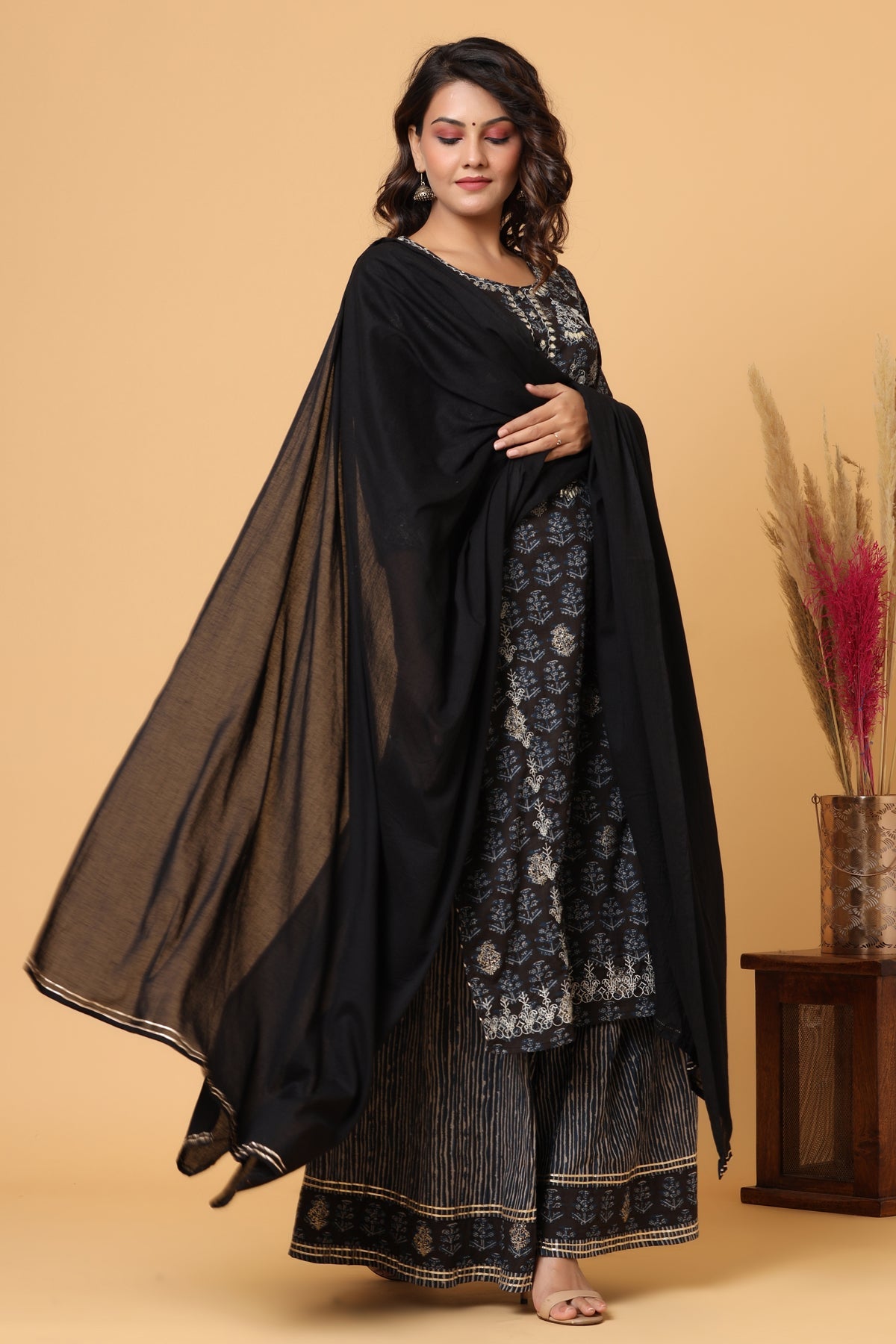 Kaajh Women's Black Zari Embroidery Printed Suit Set | Grocsy