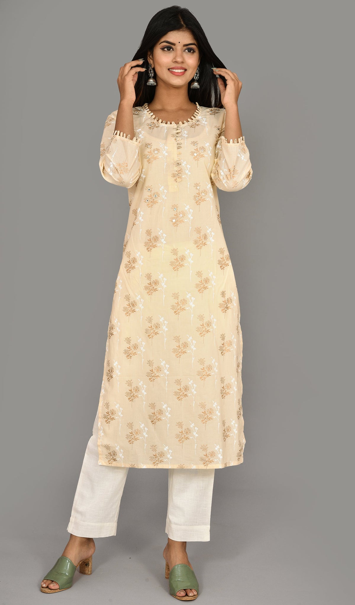 Kaajh Women's Off White Floral Print Kurta | Grocsy