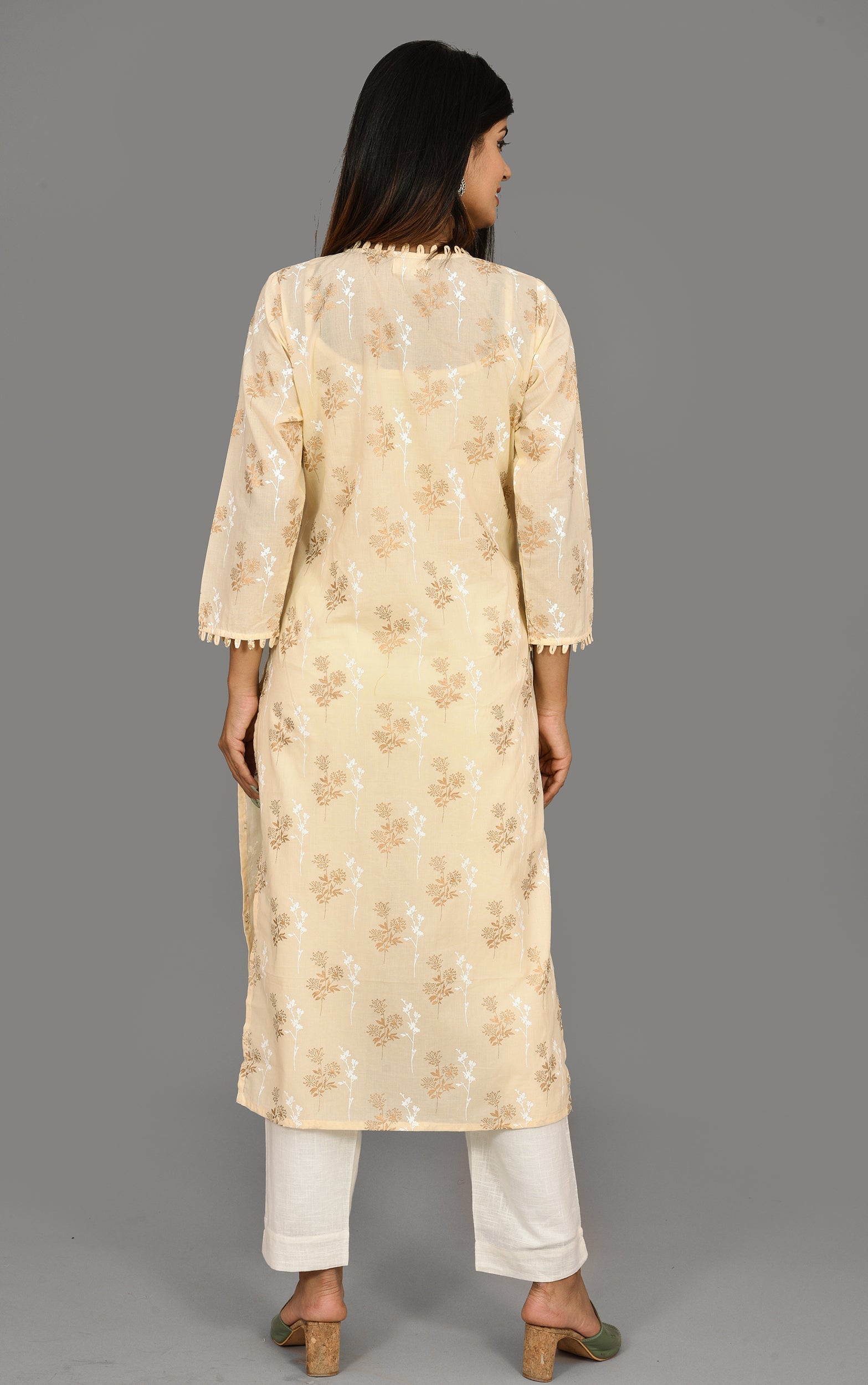 Kaajh Women's Off White Floral Print Kurta | Grocsy