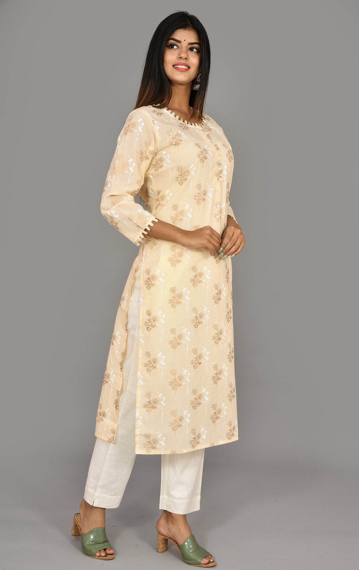 Kaajh Women's Off White Floral Print Kurta | Grocsy
