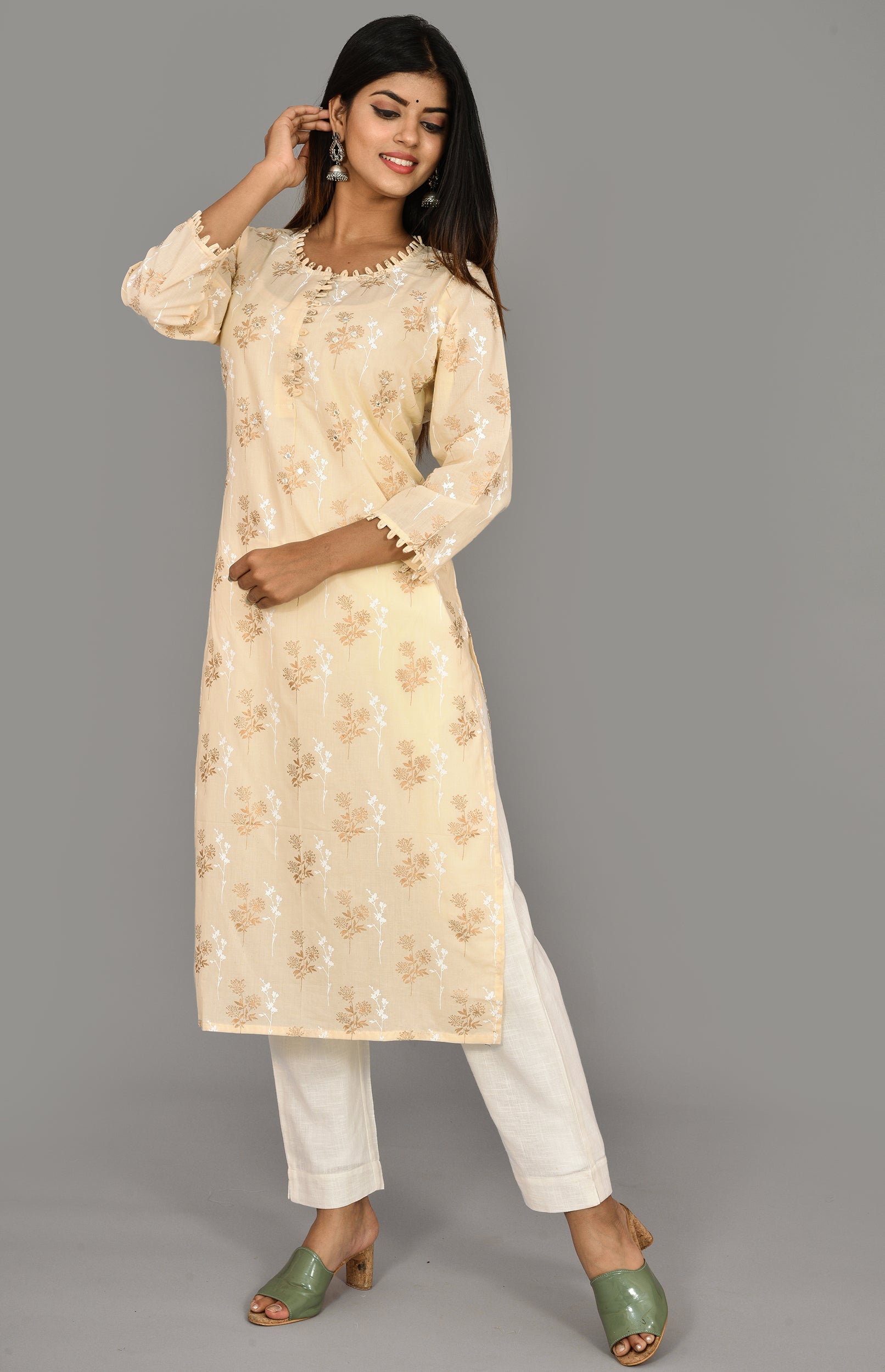 Kaajh Women's Off White Floral Print Kurta | Grocsy