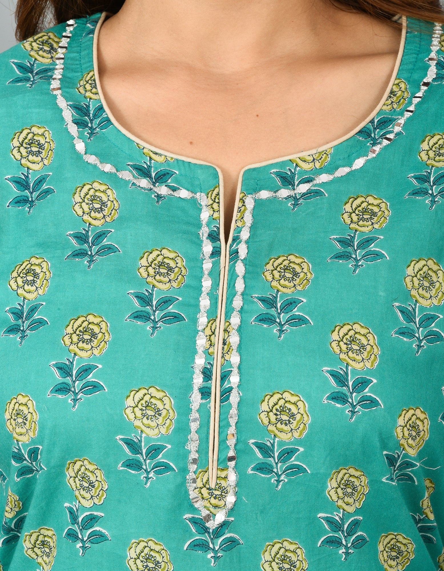 Kaajh Women's Green Floral Print Cotton Suit Set | Grocsy