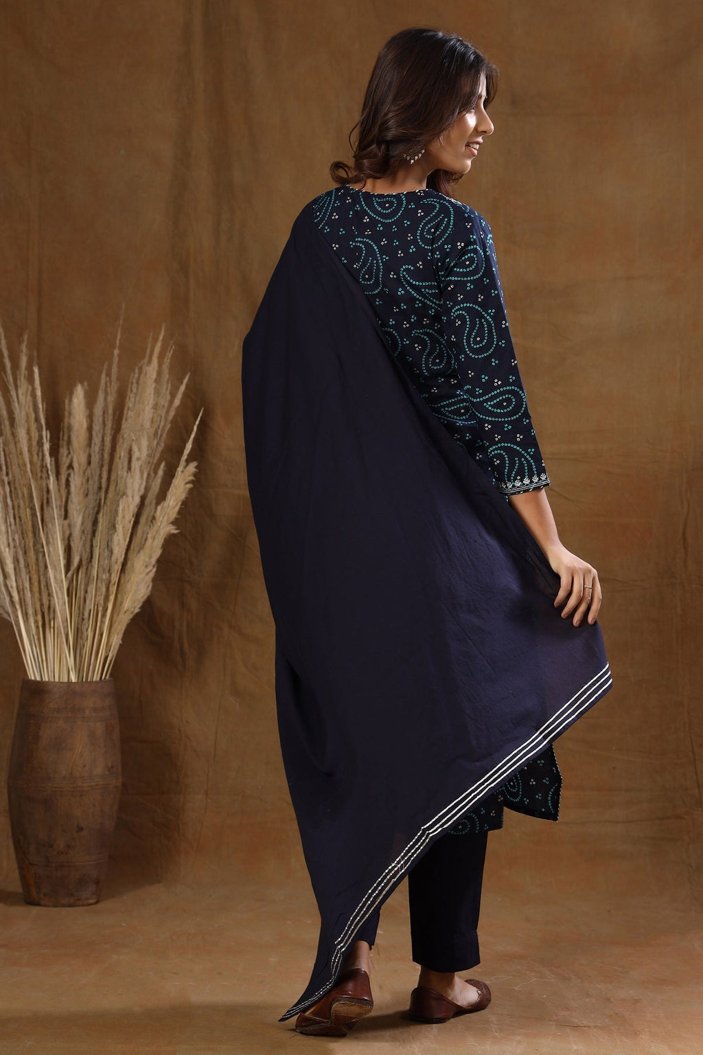 Kaajh Women's Blue Bandhej Embroidery Suit Set | Grocsy