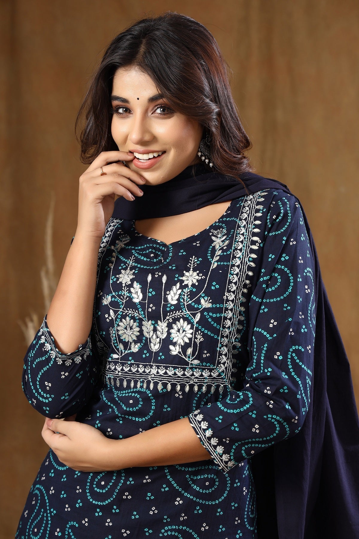 Kaajh Women's Blue Bandhej Embroidery Suit Set | Grocsy