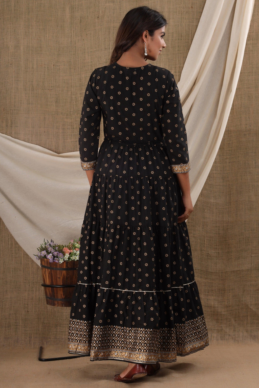 Kaajh Women's Black Mirror Embroidery Ethnic Kurta | Grocsy