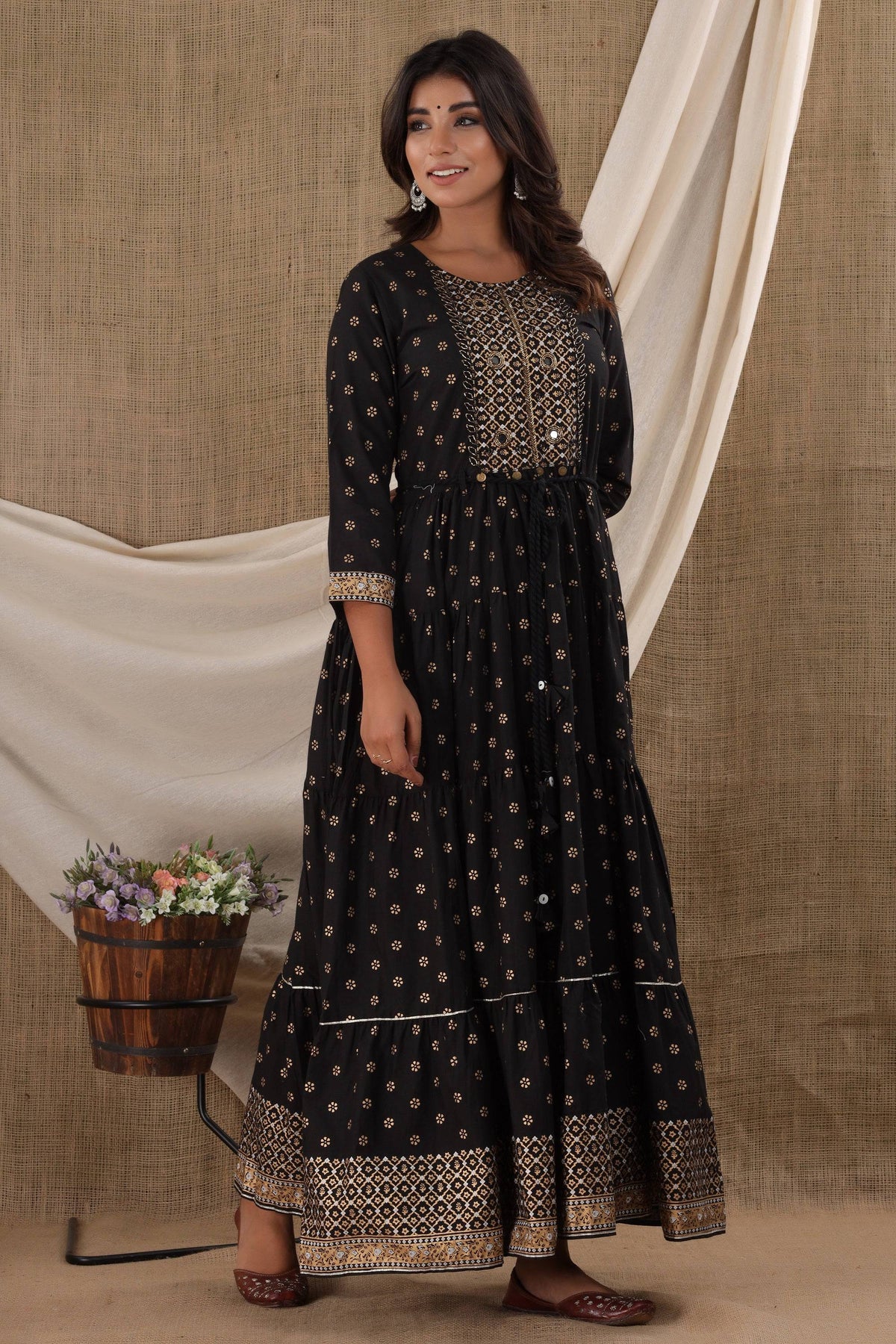 Kaajh Women's Black Mirror Embroidery Ethnic Kurta | Grocsy
