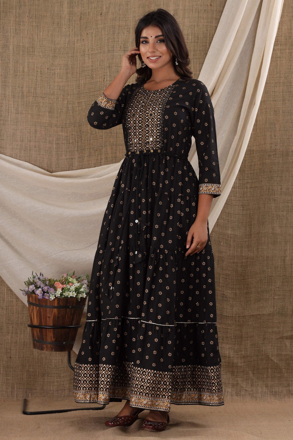 Kaajh Women's Black Mirror Embroidery Ethnic Kurta | Grocsy