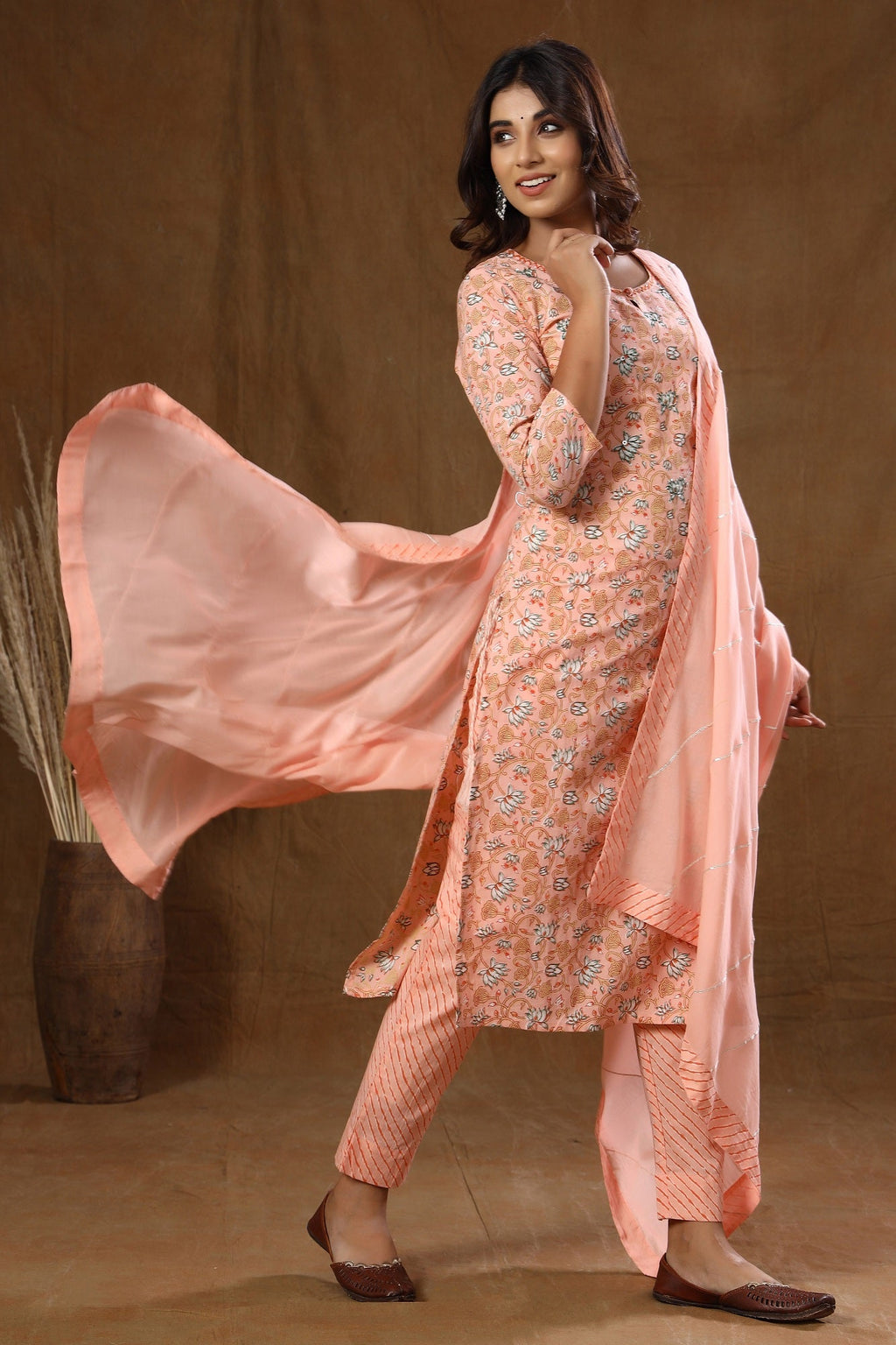 Kaajh Women's Pink Floral Print Beautiful Suit Set | Grocsy