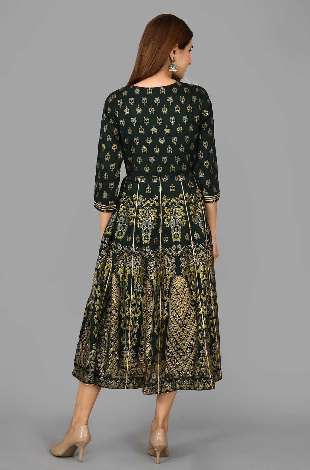 Kaajh Women's Green Gold Print Rayon Kurta | Grocsy
