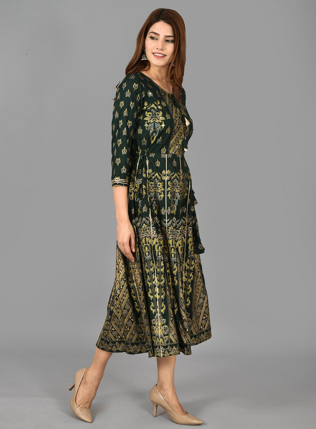 Kaajh Women's Green Gold Print Rayon Kurta | Grocsy