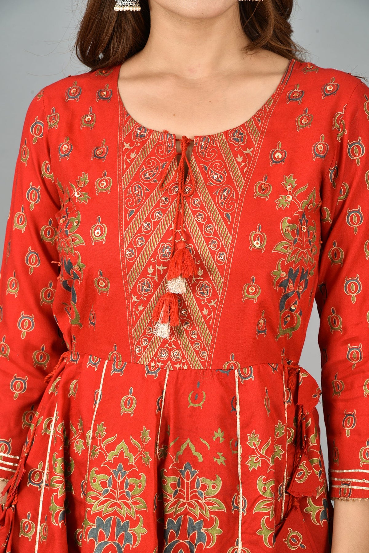 Kaajh Women's Red Gold Print Rayon Kurta | Grocsy