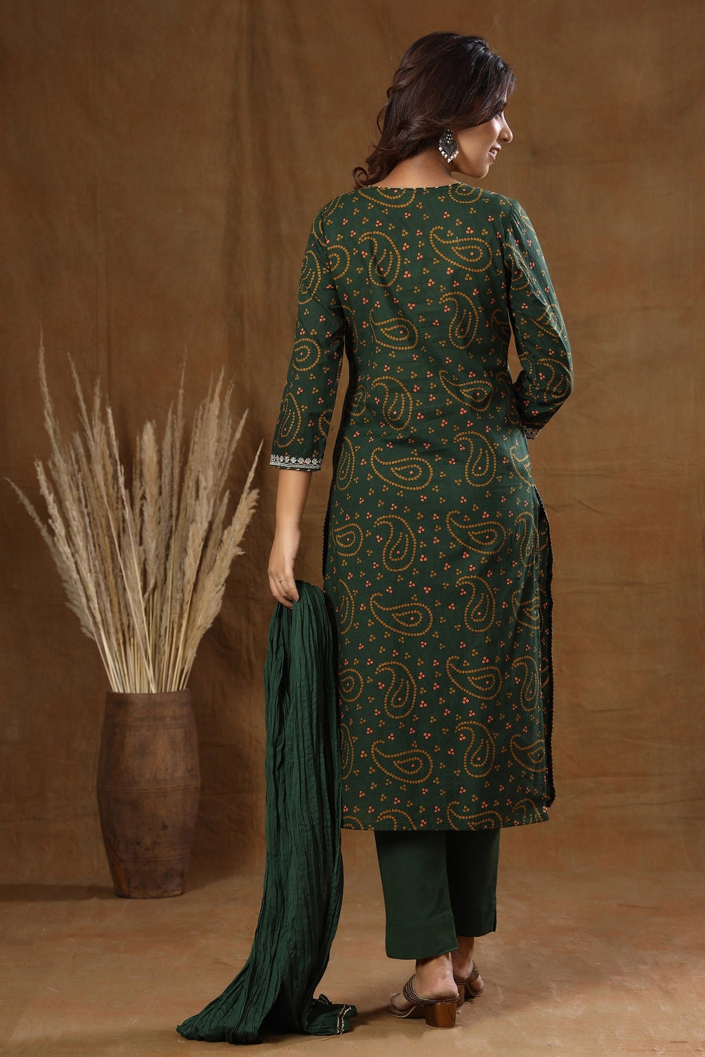 Kaajh Women's Green Bandhej Embroidery Suit Set | Grocsy
