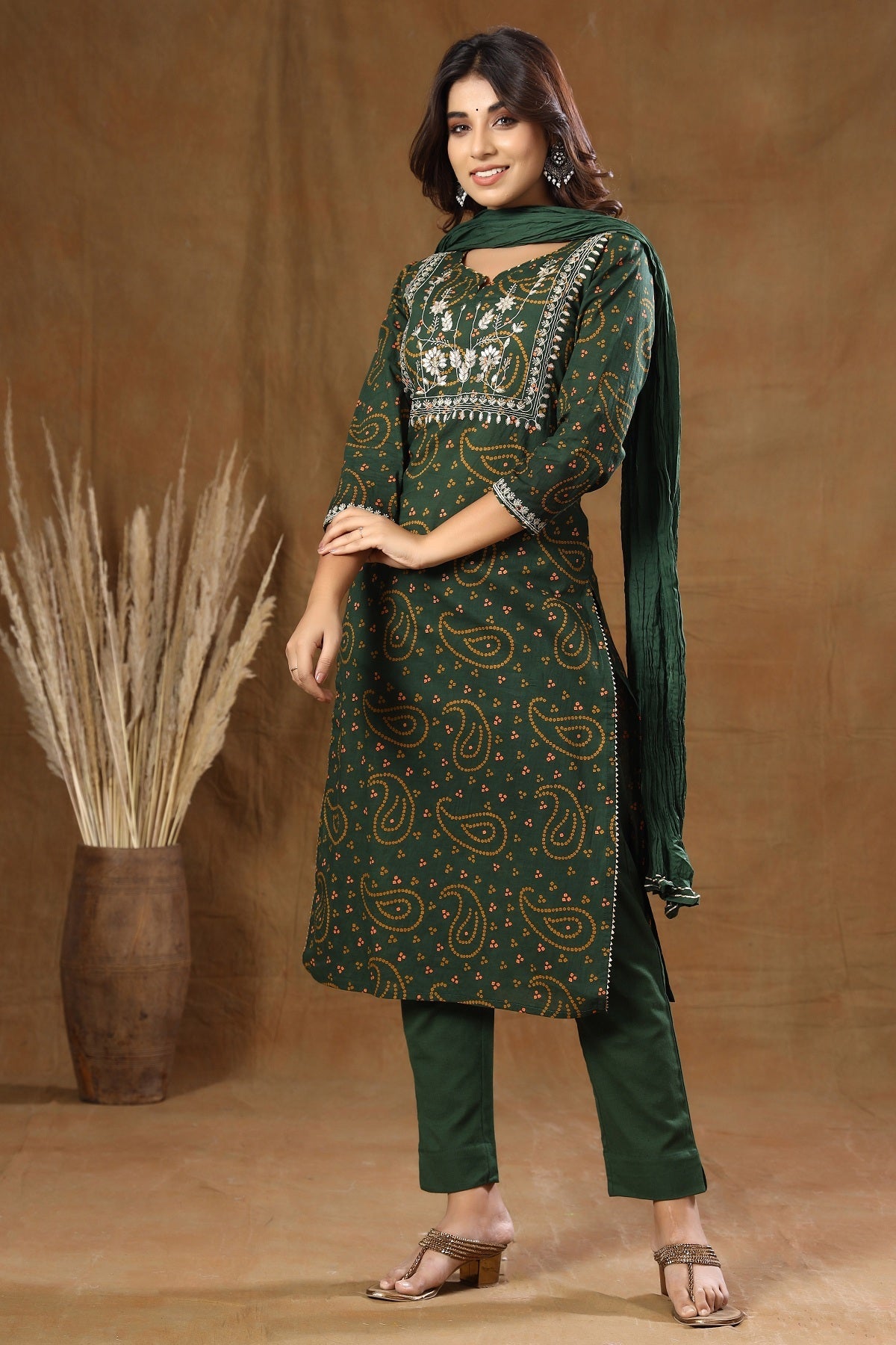 Kaajh Women's Green Bandhej Embroidery Suit Set | Grocsy
