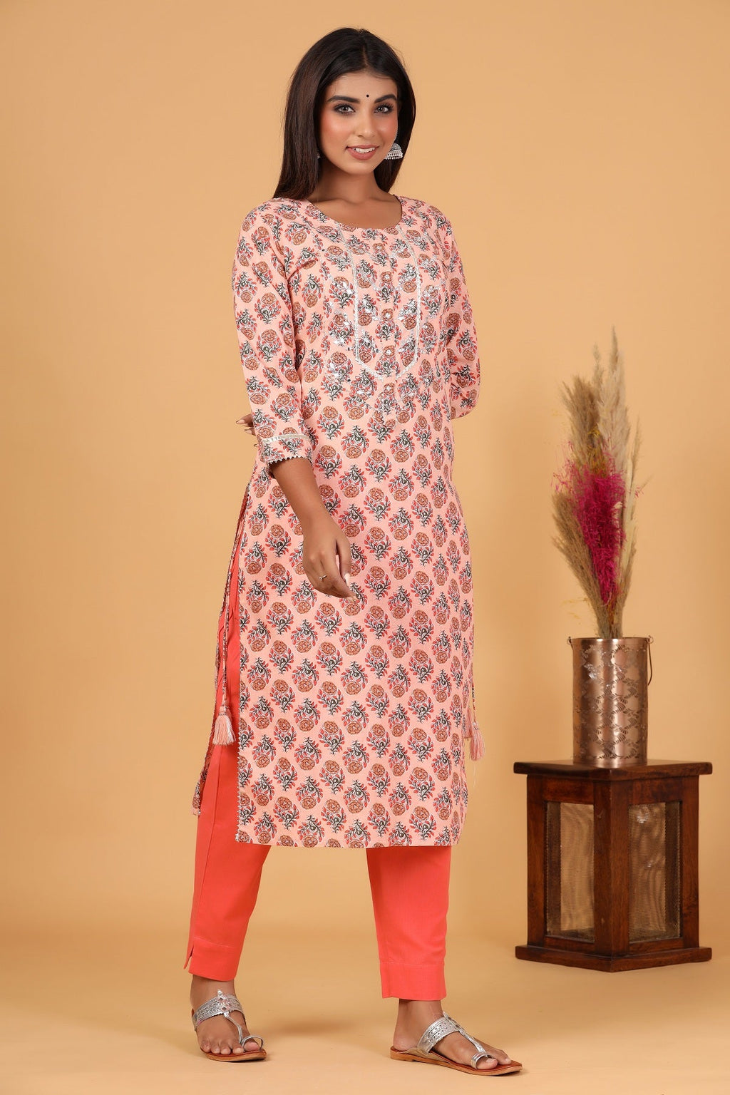 Kaajh Women's Peach Floral Printed Kurta Pant Set | Grocsy