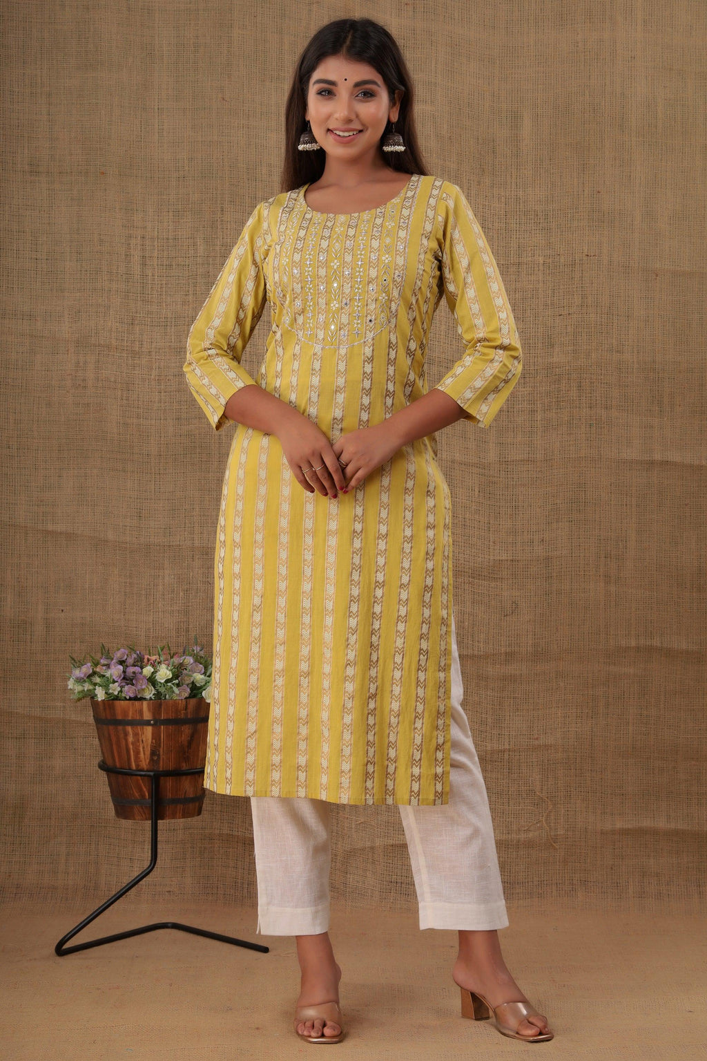 Kaajh Women's Yellow Mirror Embroidery Kurta Pant Set | Grocsy