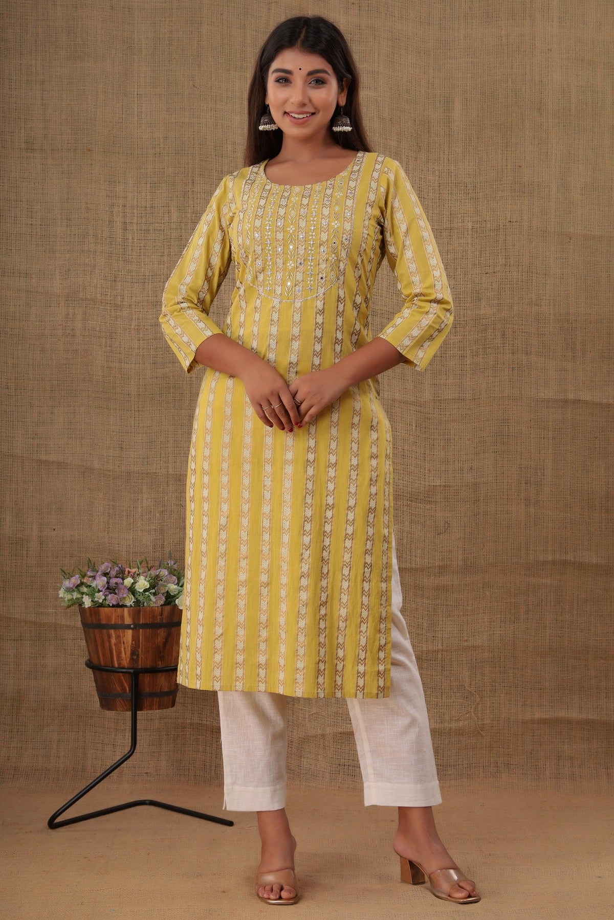 Kaajh Women's Yellow Mirror Embroidery Kurta Pant Set | Grocsy