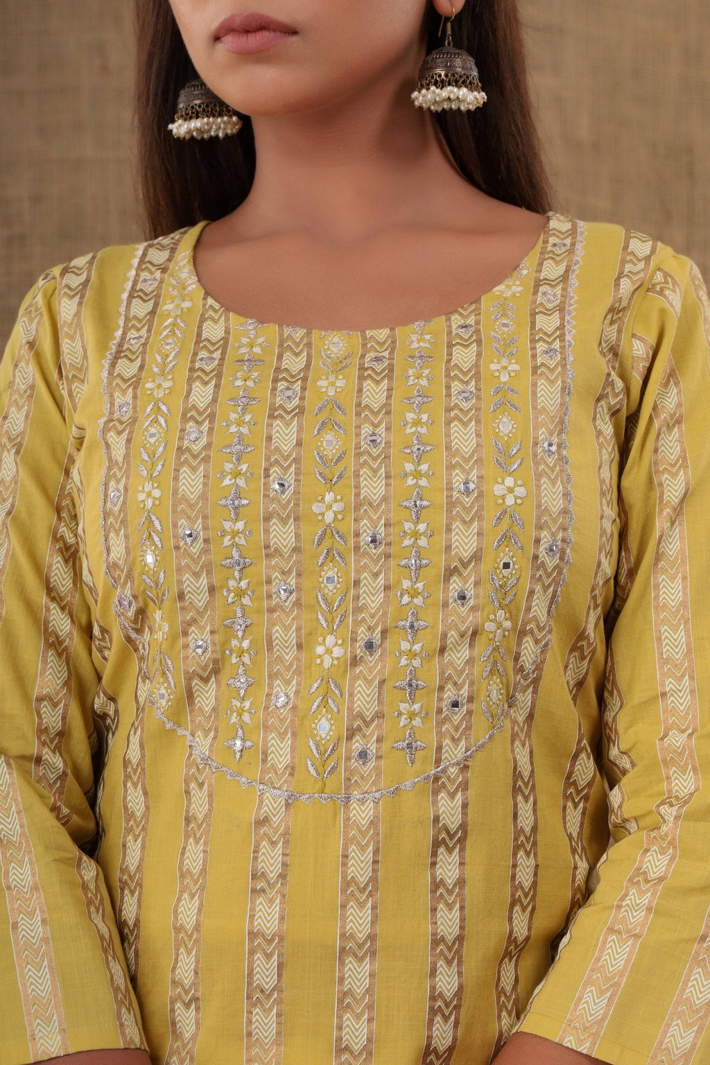 Kaajh Women's Yellow Mirror Embroidery Kurta Pant Set | Grocsy