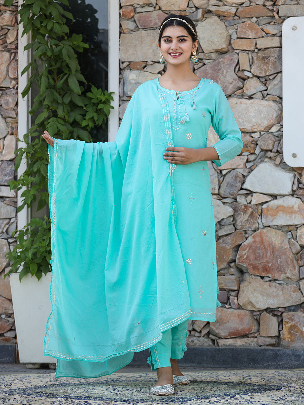 Kaajh Woman's Green Mirror Embellished Cotton Kurta Pant And Dupatta Set | Grocsy