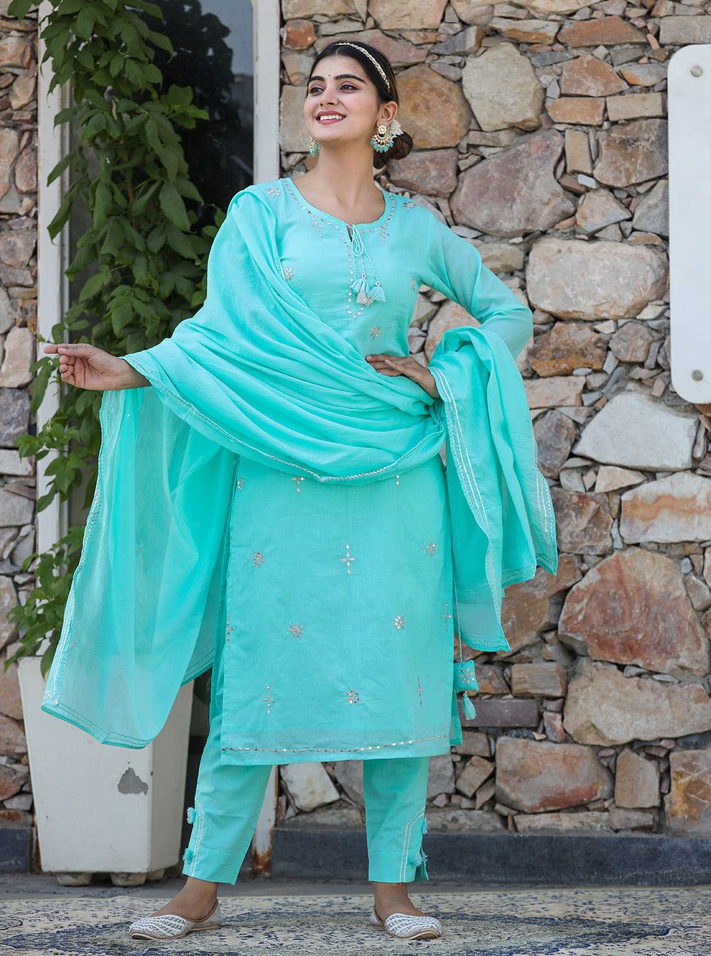Kaajh Woman's Green Mirror Embellished Cotton Kurta Pant And Dupatta Set | Grocsy