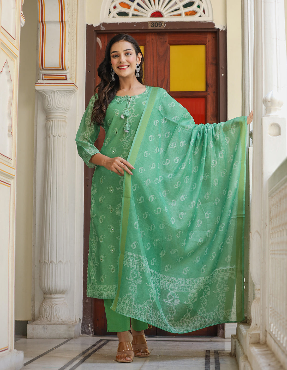 Kaajh Women's Green Printed Chanderi Kurta Set With Pant And Dupatta | Grocsy