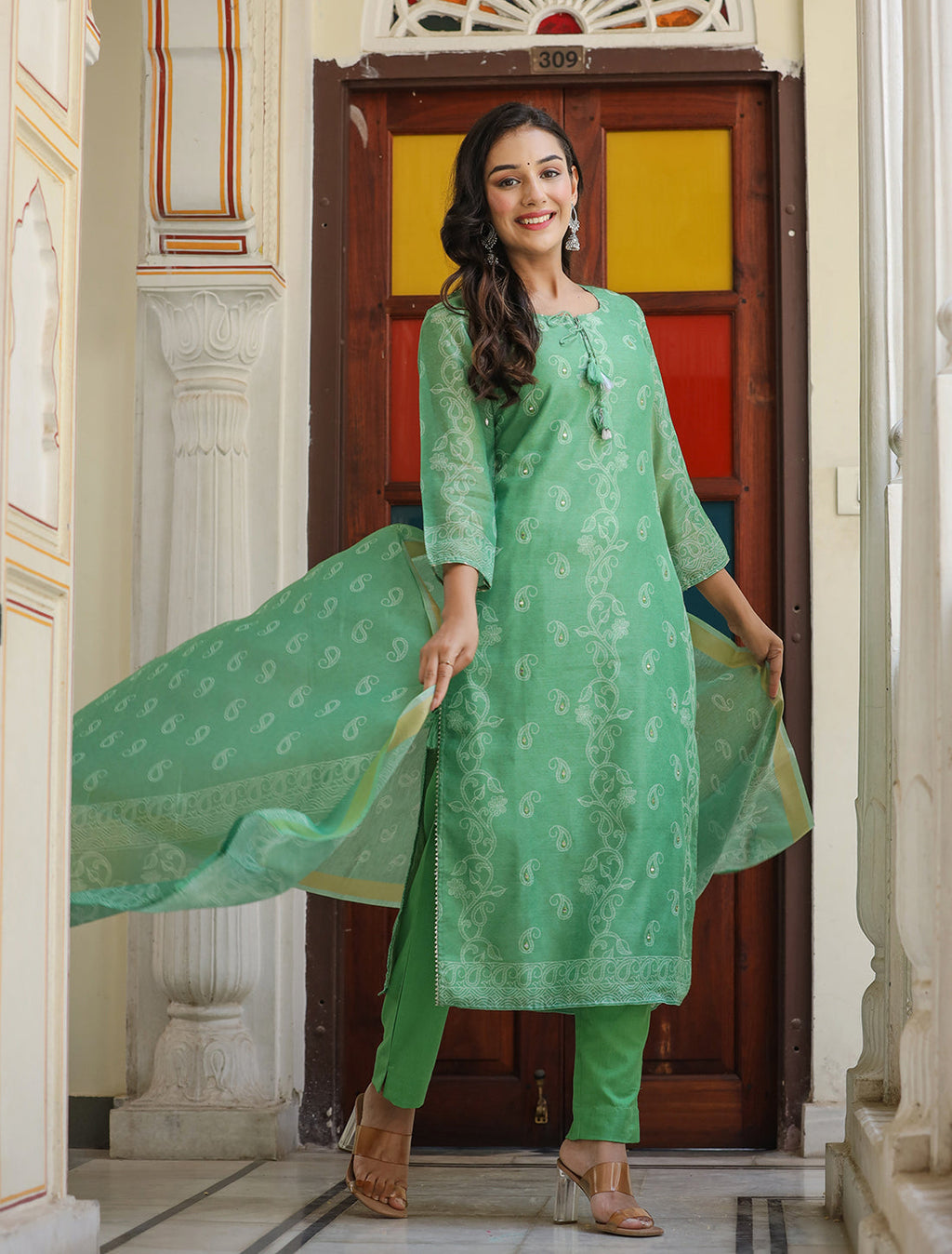 Kaajh Women's Green Printed Chanderi Kurta Set With Pant And Dupatta | Grocsy