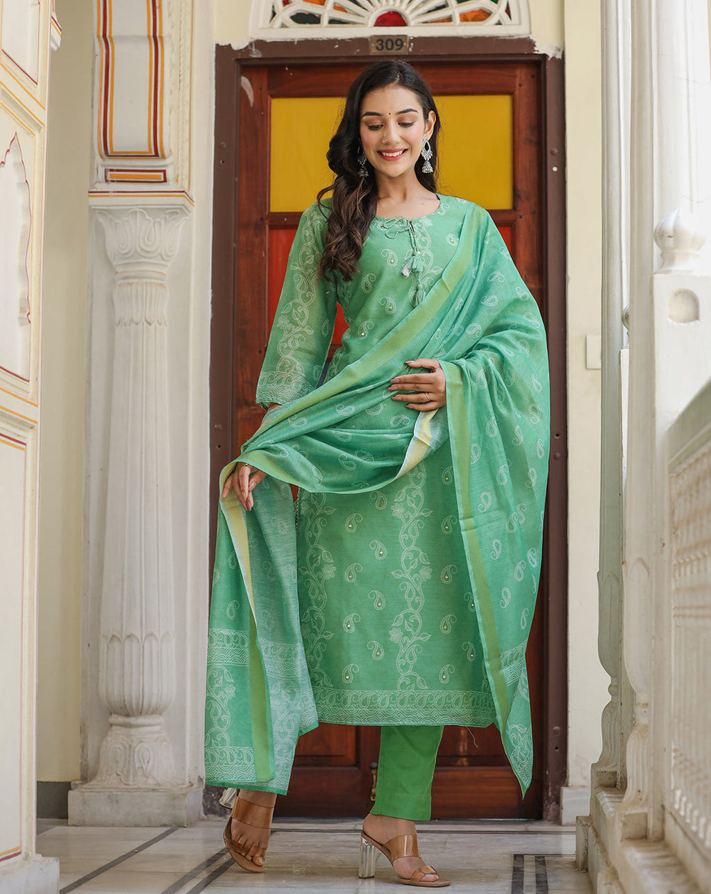 Kaajh Women's Green Printed Chanderi Kurta Set With Pant And Dupatta | Grocsy