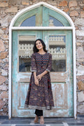Kaajh Women's Navy Blue Printed Cotton Kurta Pant Set | Grocsy