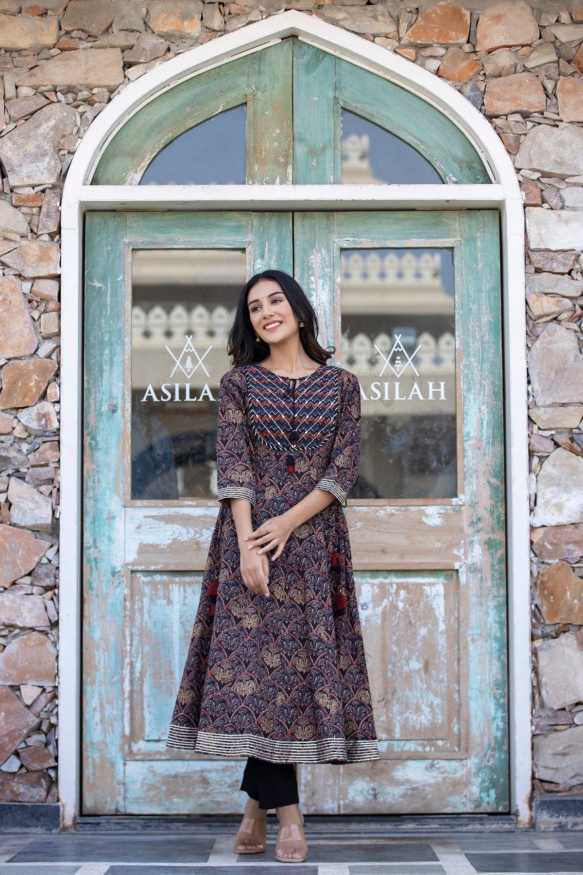 Kaajh Women's Navy Blue Printed Cotton Kurta Pant Set | Grocsy