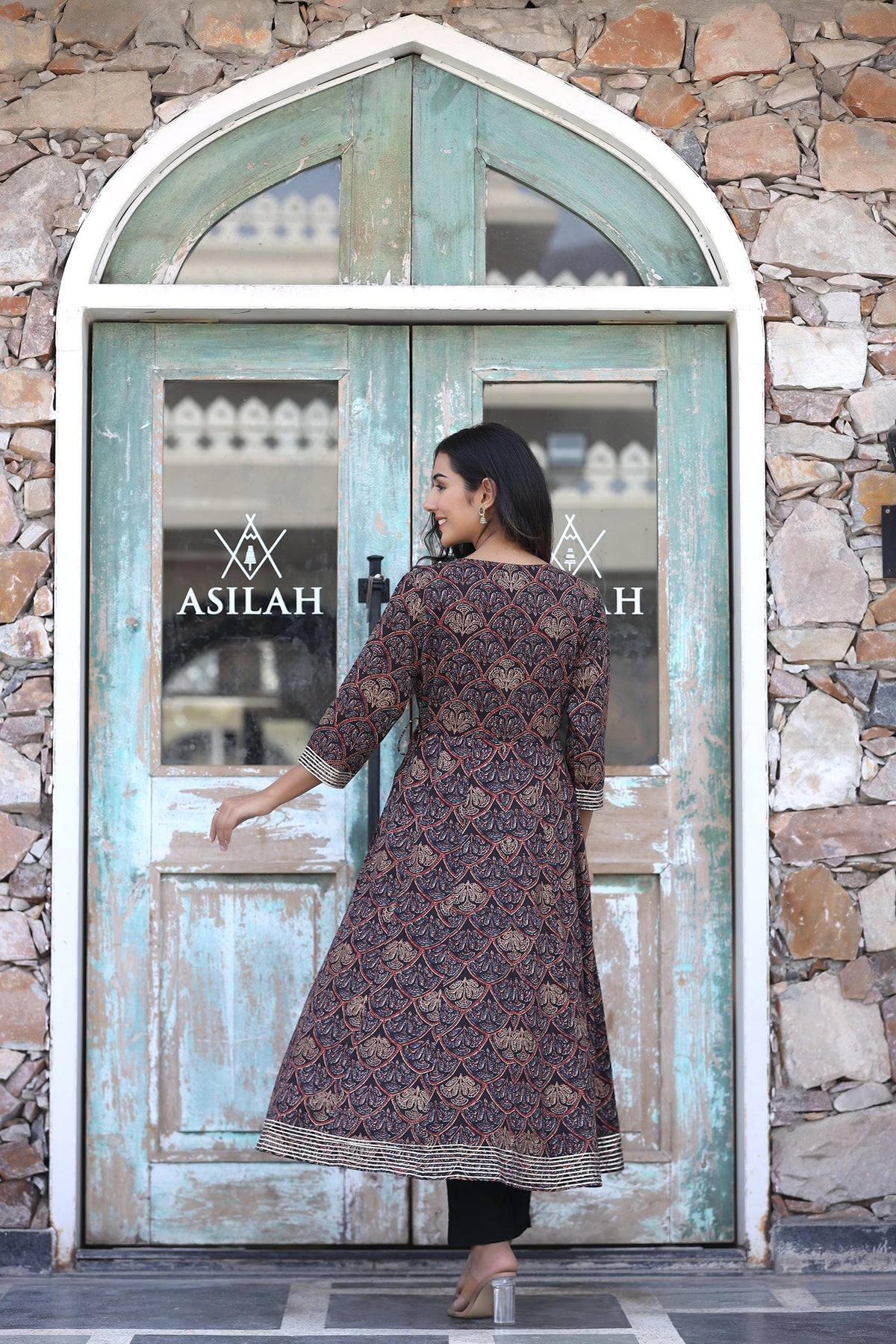 Kaajh Women's Navy Blue Printed Cotton Kurta Pant Set | Grocsy