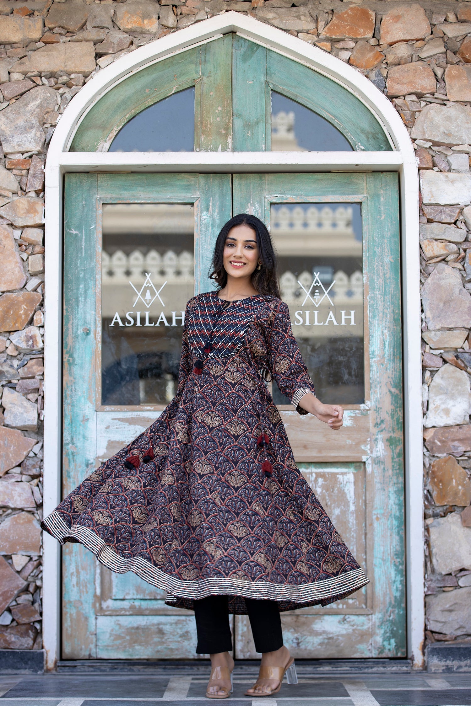 Kaajh Women's Navy Blue Printed Cotton Kurta Pant Set | Grocsy