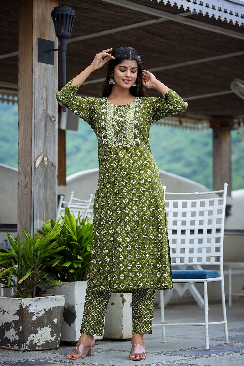 Kaajh Women's Green Printed Kurta Pant Set | Grocsy