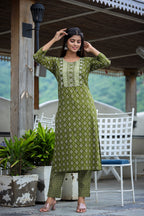 Kaajh Women's Green Printed Kurta Pant Set | Grocsy